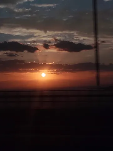 茜色の空と水平線