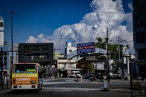 入道雲が主役の街角