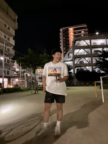 夜の公園でリラックスタイム