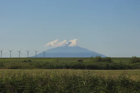 風と雲と山の静かな約束