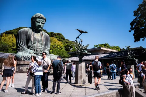 荘厳な大仏のある風景