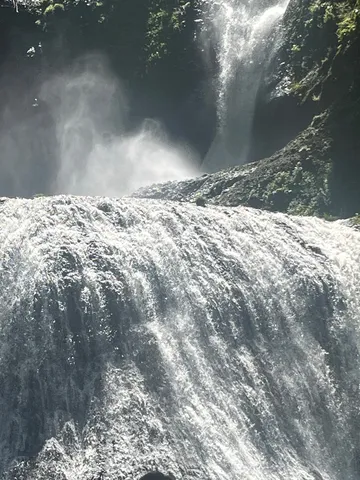 水しぶきのカーテン