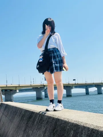 海辺で映える制服ミニマル