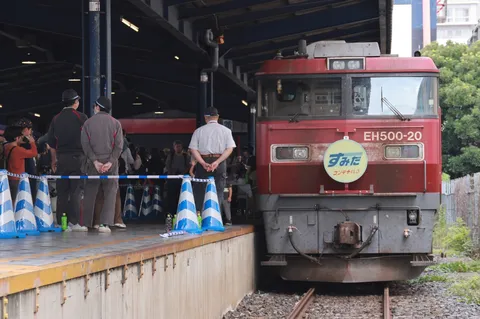 駅と列車の間のひととき