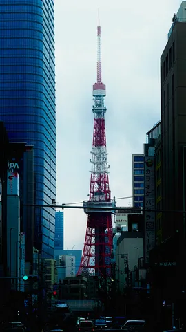 未来都市にそびえるタワー