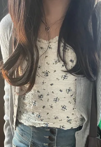 花柄と優しげなレイヤード