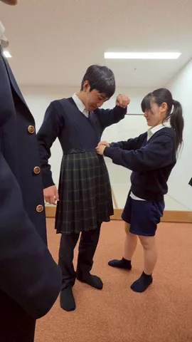 制服の中の小さな手仕事