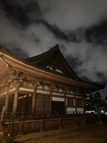 夜空に浮かぶ古刹