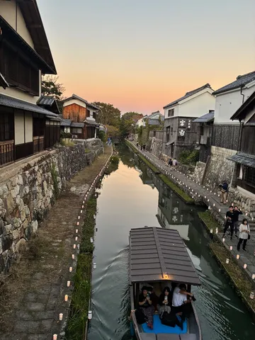 夕暮れの水路と風情