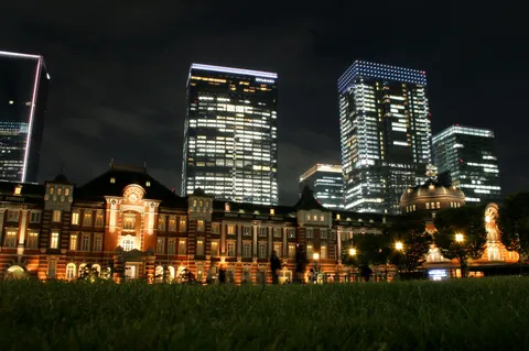 都市の灯、古の彩