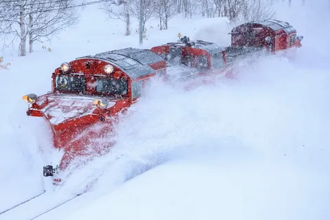 豪雪地帯を駆ける除雪列車の勇姿
