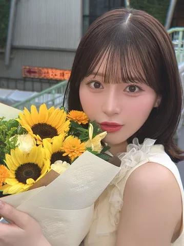 ひまわりと視線、夏の色