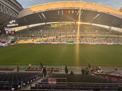 夕陽が描くスタジアムの詩