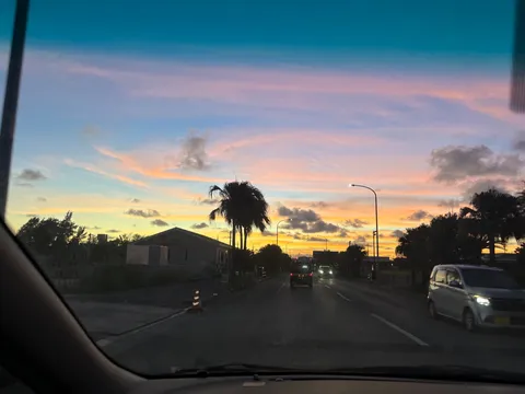 夕暮れ時のドライブ