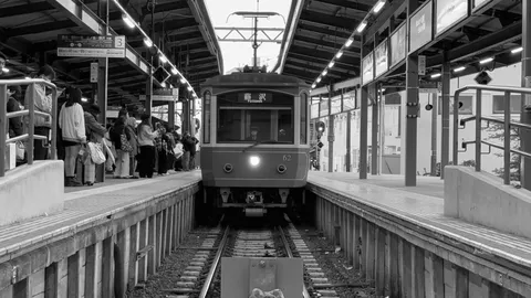 駅のホーム、静かな旅立ち