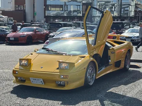 ぱっちりお目々のスーパーカー