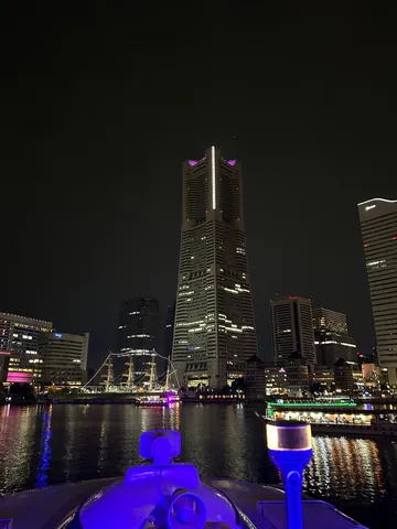 夜景と水面の囁き