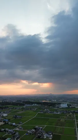 夕暮れの帳、光の筋道