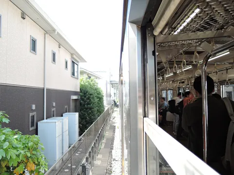 並走する日常、車窓から