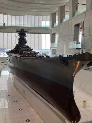 静かな海の巨艦美