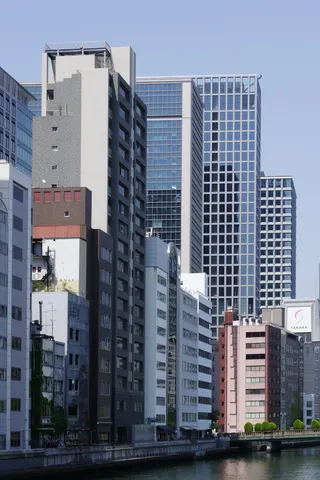 水辺に映える、都市のスカイライン