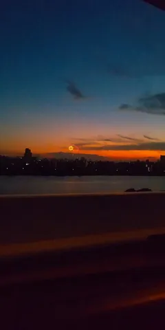 夜空に咲く、一瞬の光
