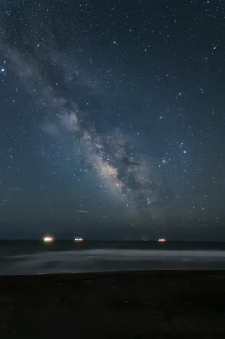 星降る夜の海