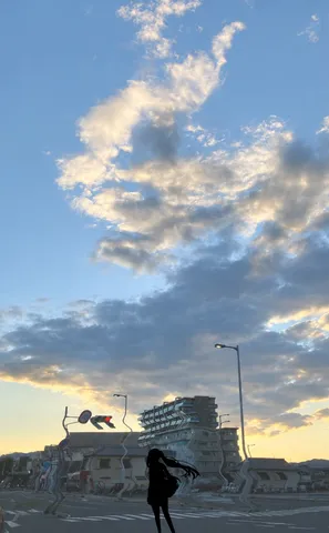 空と歪んだ街のファンタジー