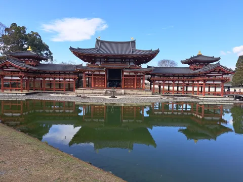 池に映る鳳凰堂の美しい姿