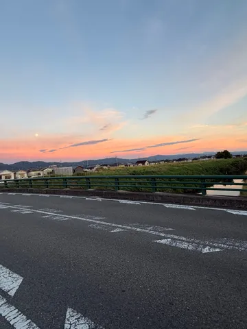 夕焼け空とロード