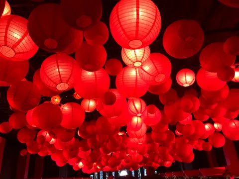 ランタンが彩る幻想的な空間