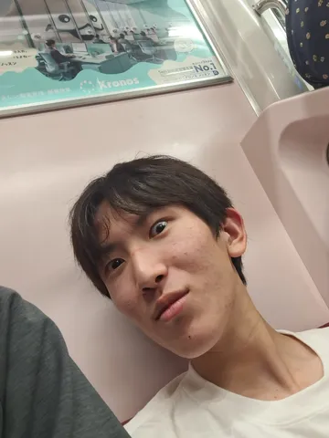 何気ない瞬間の、真実の眼差し