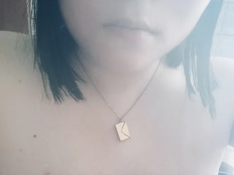 やわらかな光と手紙のペンダント