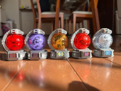 色と光の球体たち