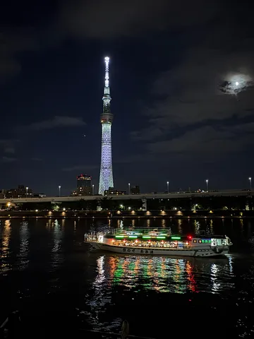 月明かりを渡る光の船