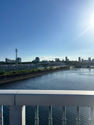 都会のオアシス、水辺の風景