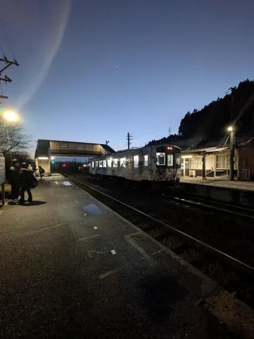 星瞬く駅の黄昏時