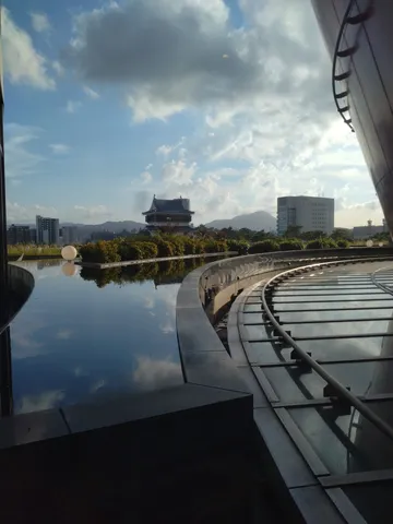 水辺に映る歴史の影