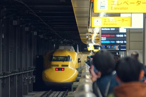 黄色い列車と旅立ち