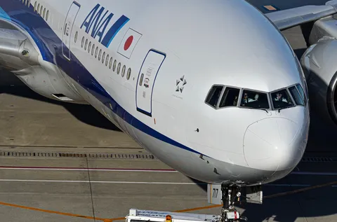 ANA機、パイロットが手を振る瞬間