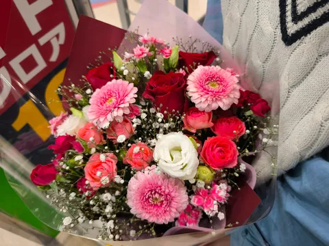心ときめく、色とりどりの花束