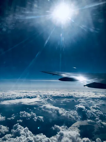 雲海と太陽の光芒