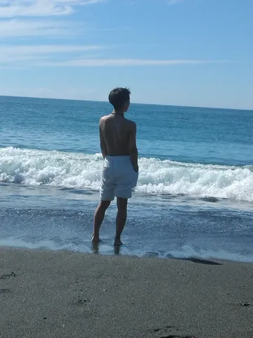 夏の海辺、未来へのまなざし