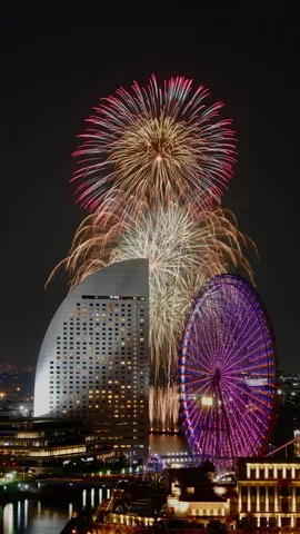 宙を舞う、色彩の祝祭