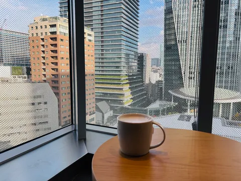 このドット、視力検査じゃないよね？