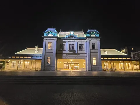 時を刻む、歴史的建造物の夜景