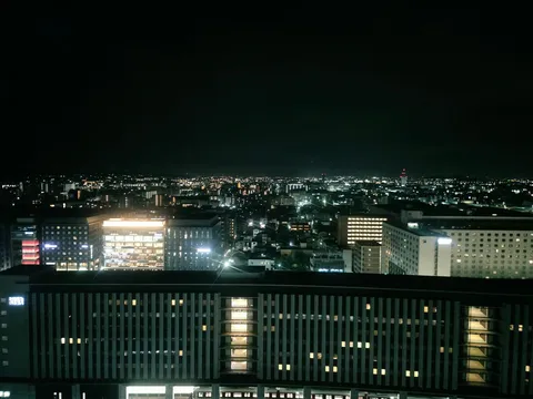 都市の夜景の静寂