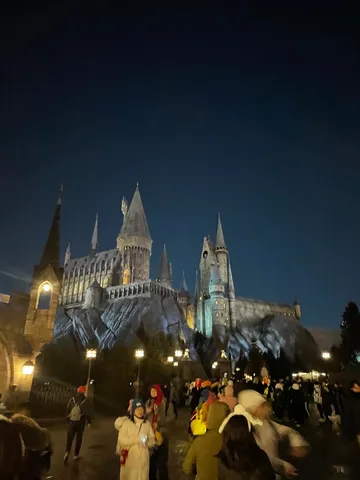 夜に浮かぶ魔法の世界