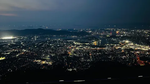 黄昏ゆく街で