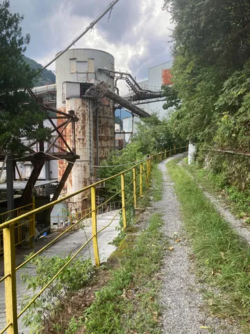 忘れられた鉱山の小道